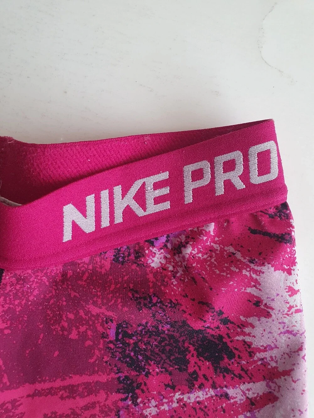 Nike Pro Girl's Large Pink Magenta Abstract Paint Splatter Compression Shorts